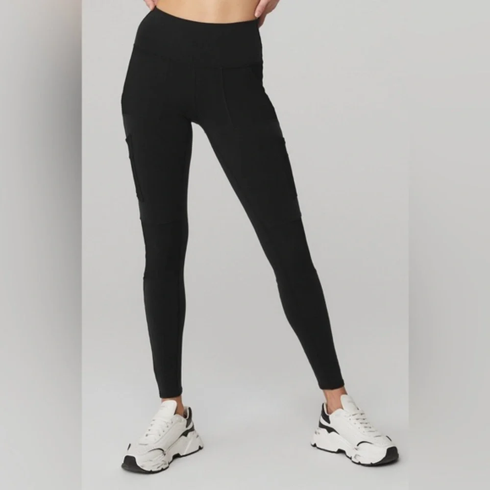 ALO Yoga High Waist Cargo Legging in Black